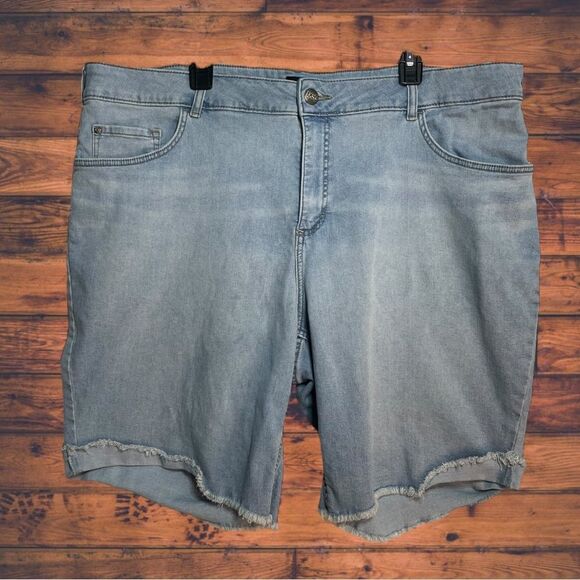 5 for $25🔥Lee Light Wash Half Rolled Bermuda Shorts Plus Size 24 - Picture 1 of 7